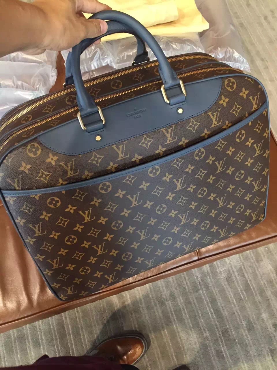 Authentic Louis Vuitton Monogram Alize 24H Bag M41523